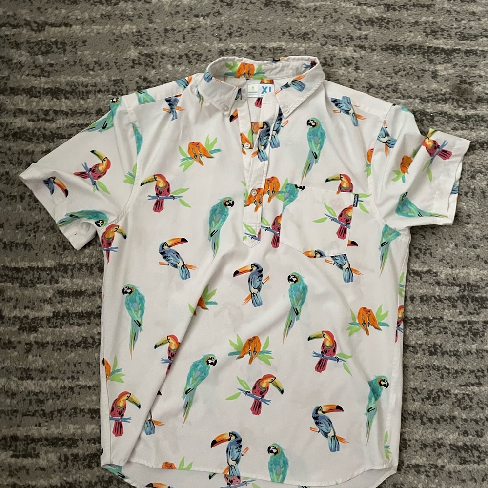 Chubbies macaw shirt